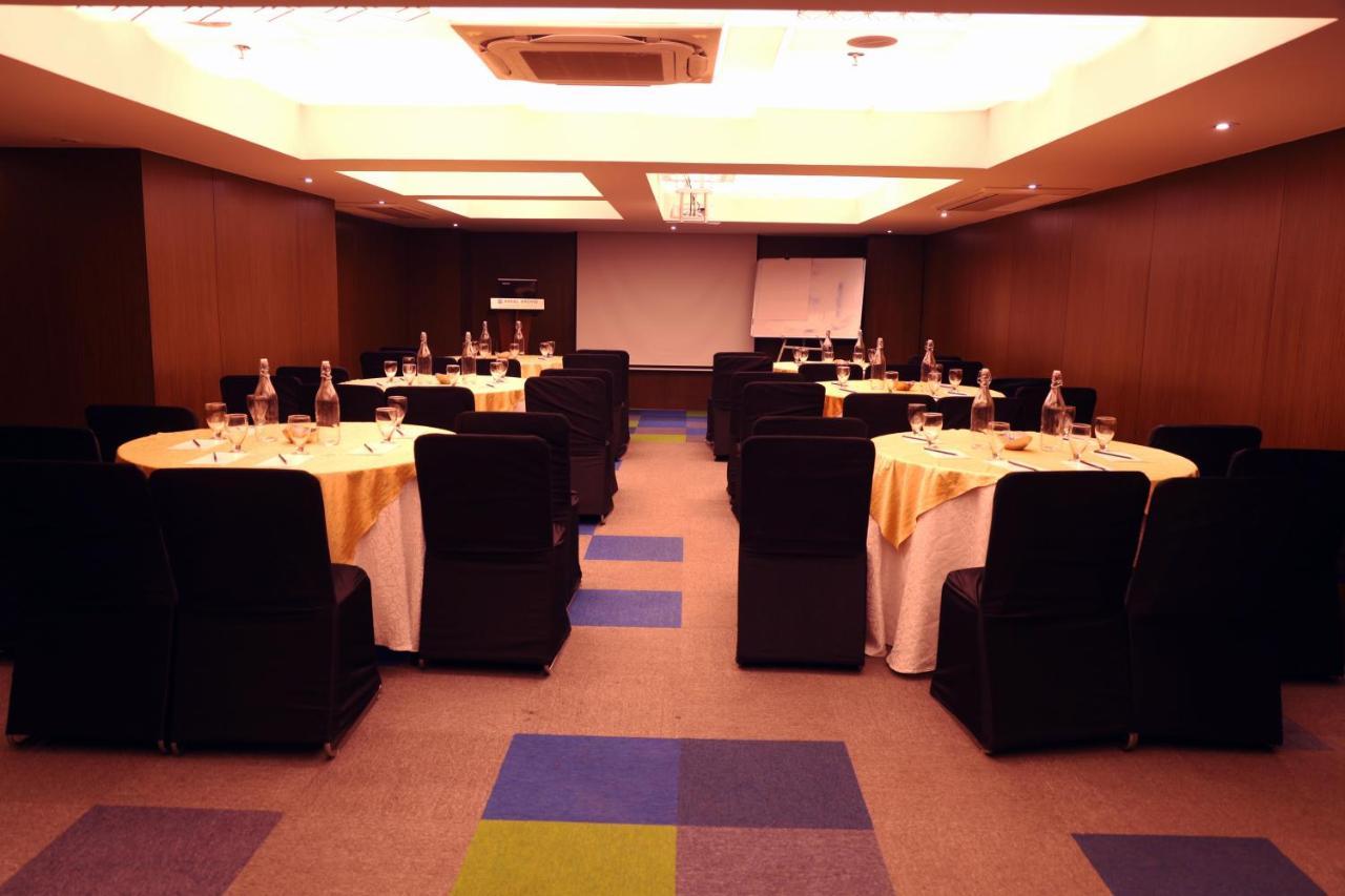 Royal Orchid Golden Suites Pune Luaran gambar