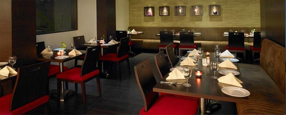 Royal Orchid Golden Suites Pune Luaran gambar