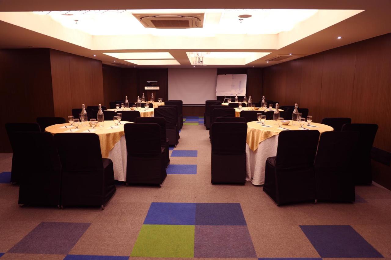 Royal Orchid Golden Suites Pune Luaran gambar