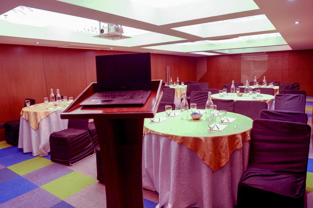 Royal Orchid Golden Suites Pune Luaran gambar