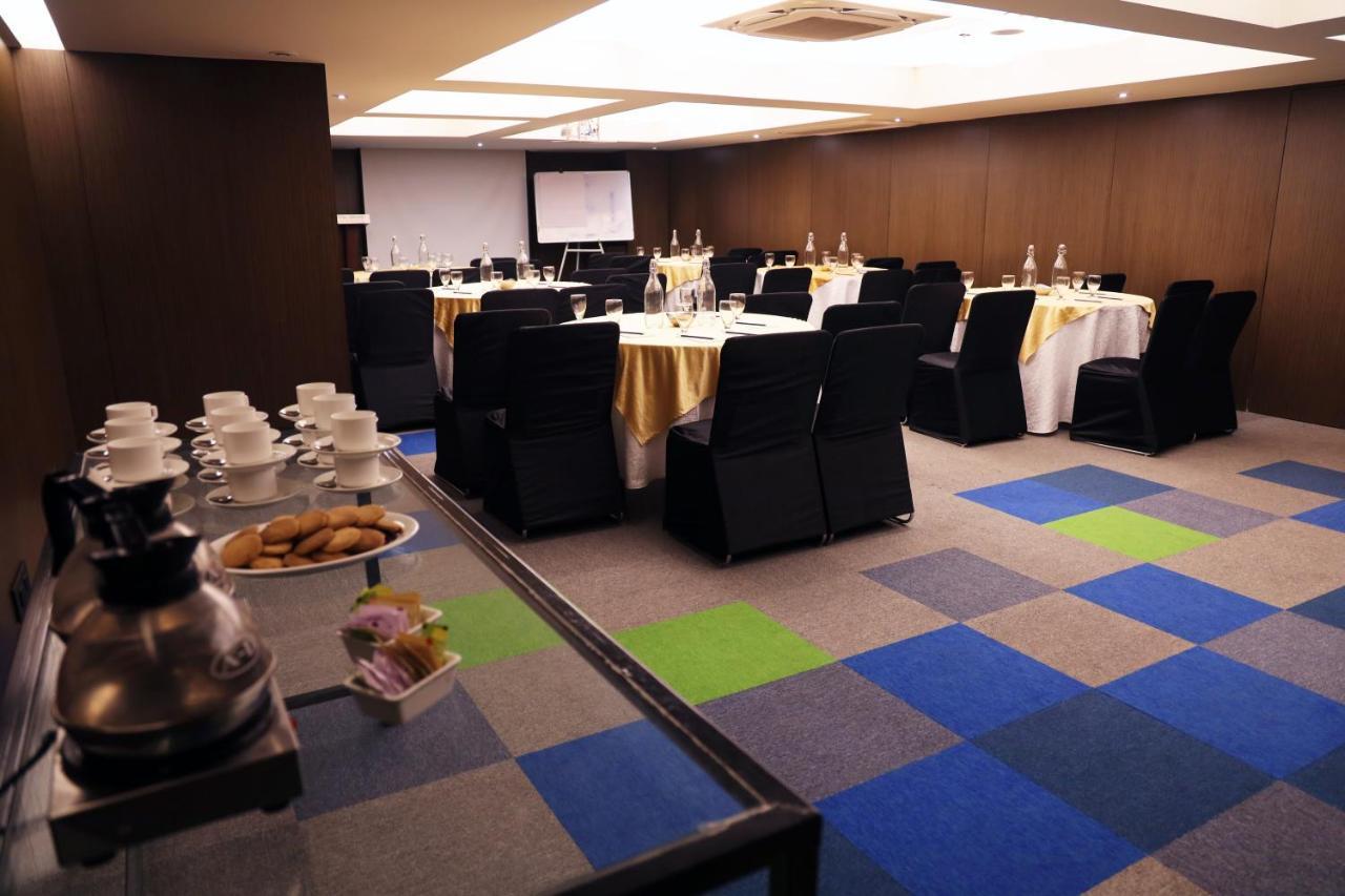 Royal Orchid Golden Suites Pune Luaran gambar