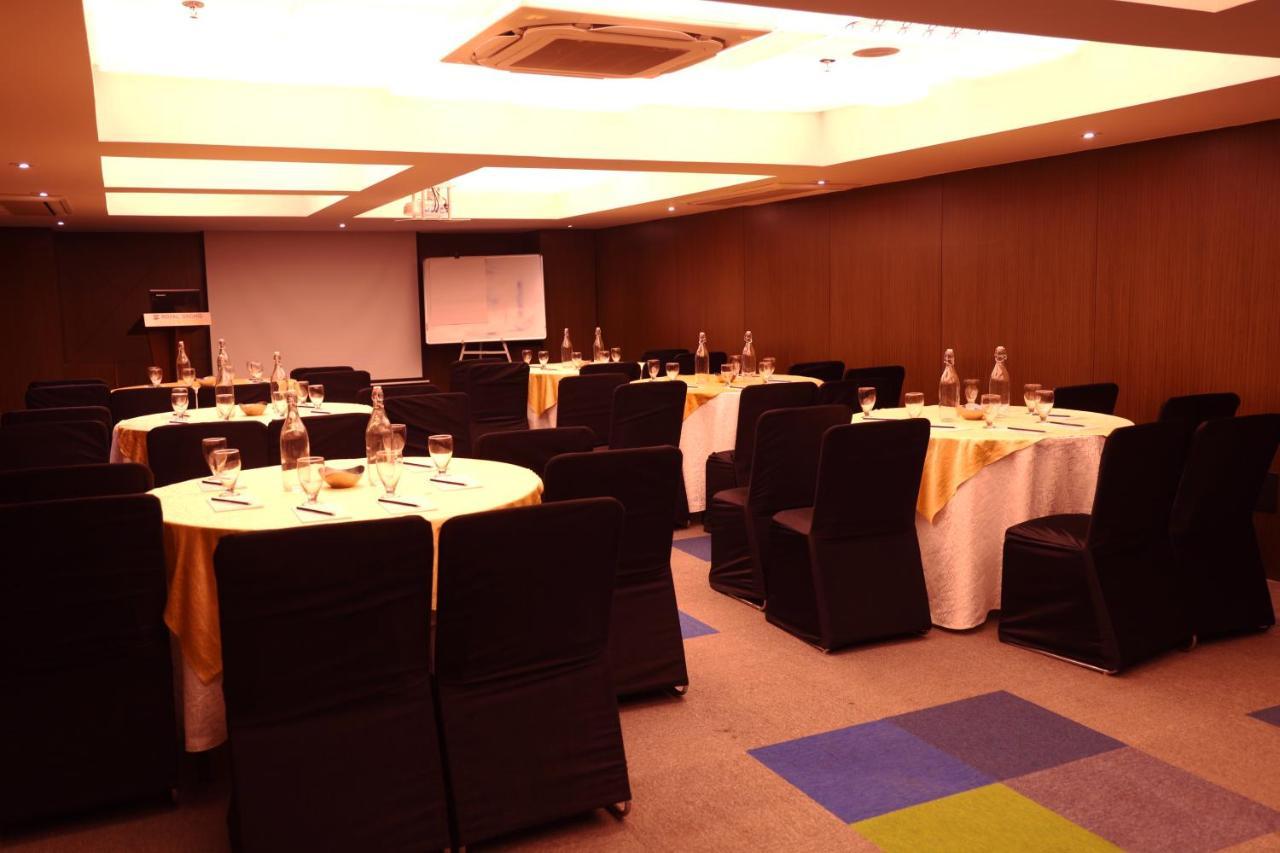 Royal Orchid Golden Suites Pune Luaran gambar