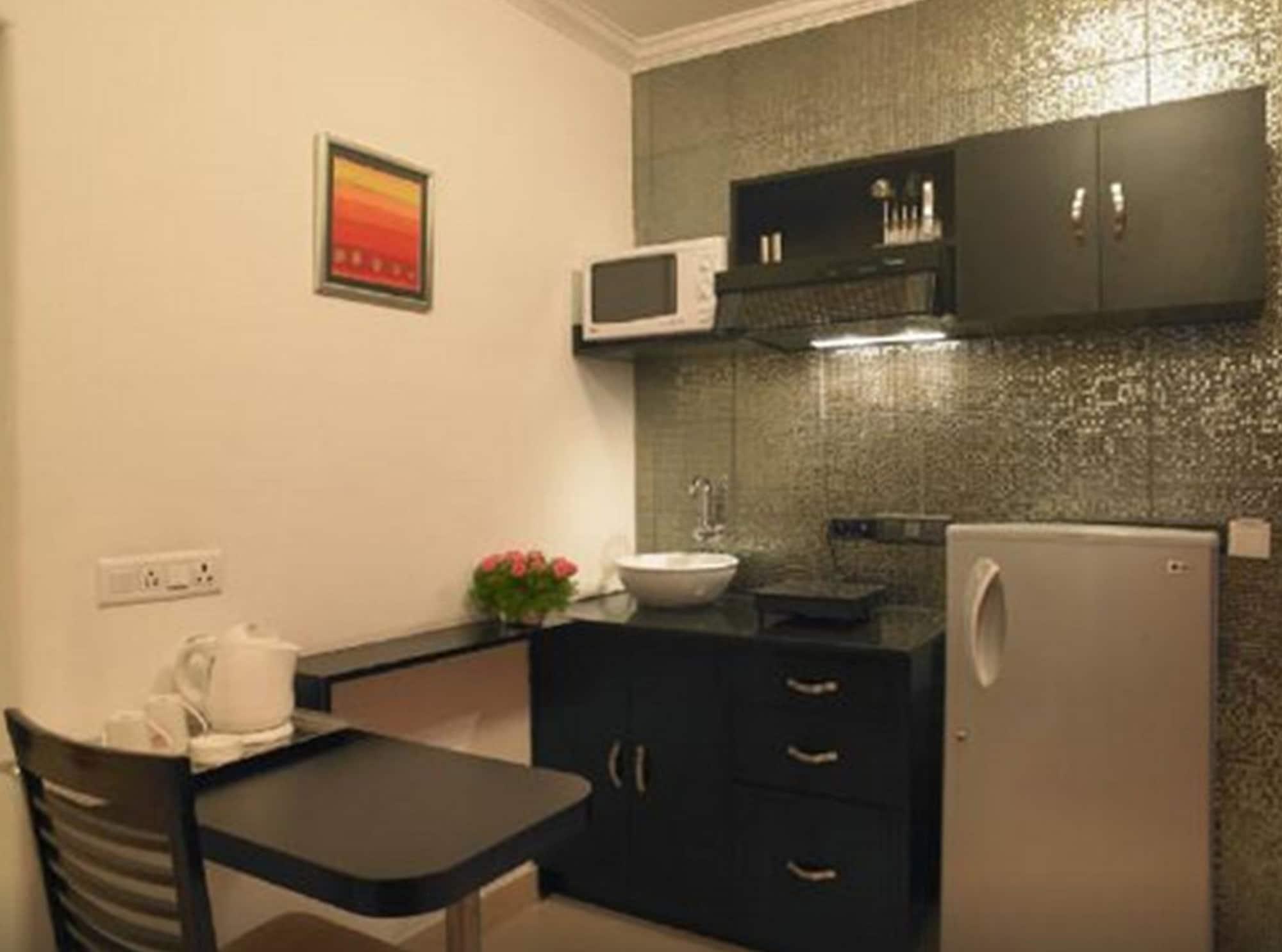 Royal Orchid Golden Suites Pune Bilik gambar