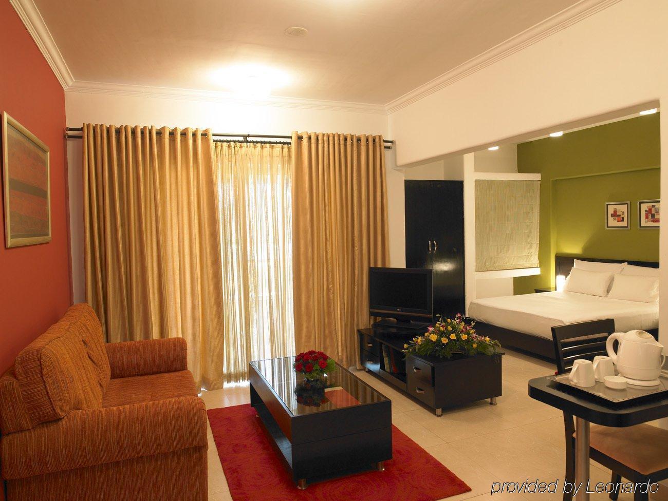 Royal Orchid Golden Suites Pune Bilik gambar
